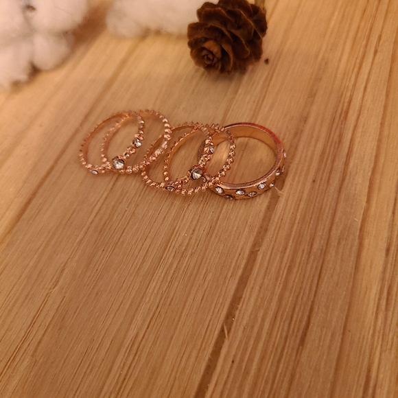 ππNEWππ PRETTY!! 5 Band Stacked Rings in ROSE GOLD - Picture 6 of 9